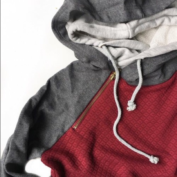 🍂 Sold out Mindy Mae’s Maroon quilted double hood - Picture 1 of 8